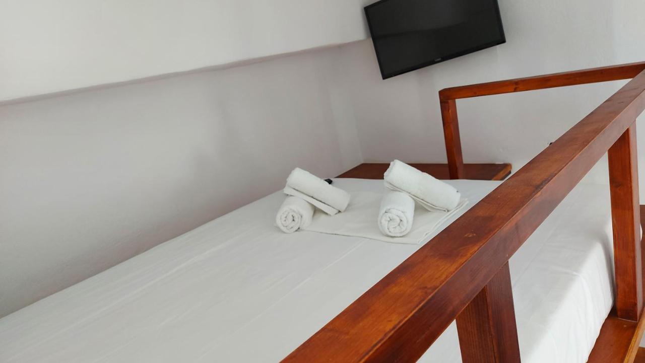 Niso Double Apartment Livadi  Екстериор снимка
