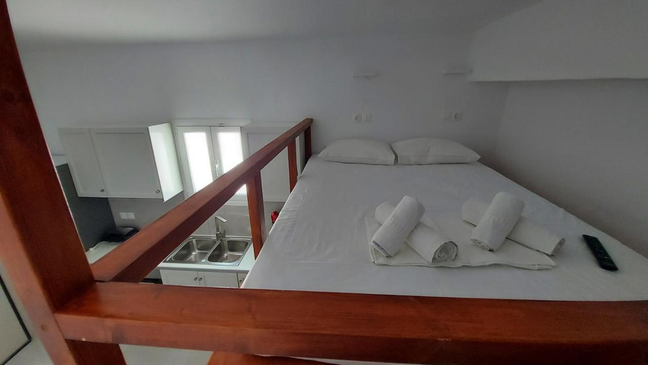 Niso Double Apartment Livadi  Екстериор снимка