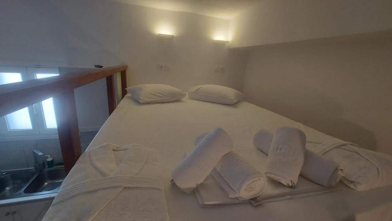 Niso Double Apartment Livadi  Екстериор снимка